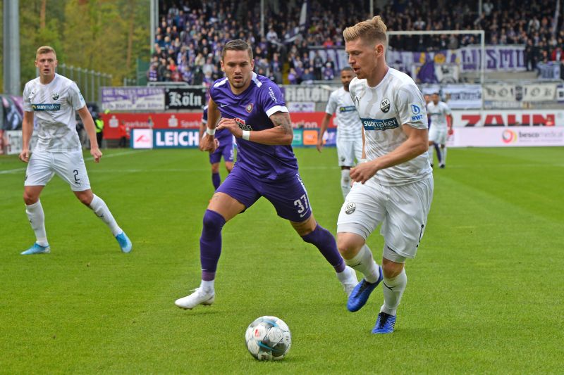 Linsmayer (re.) treibt den Ball nach vorn