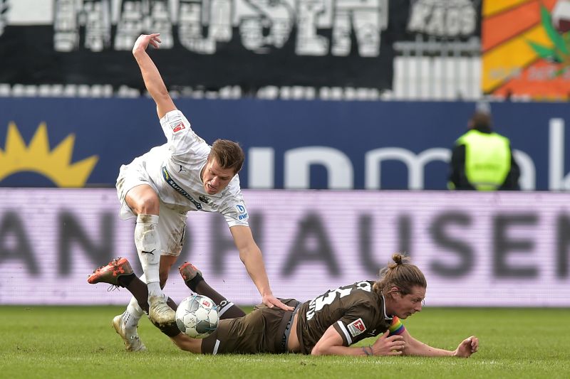 SVS-Torjäger Behrens (li.) fehlt in Aue Gelbgesperrt