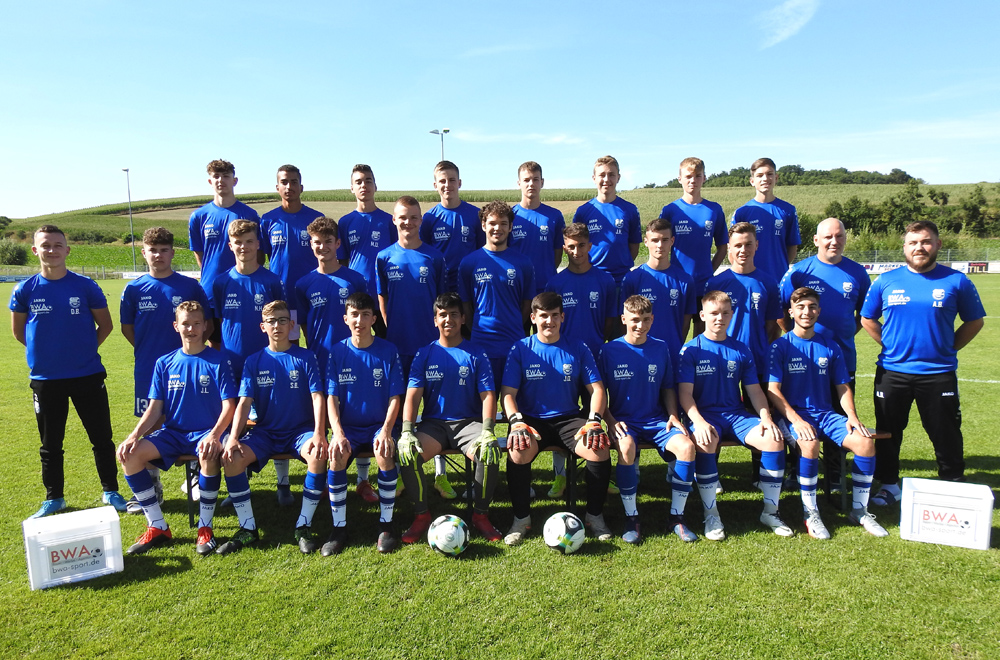 B-Junioren mit BWA-Präsentationsshirts