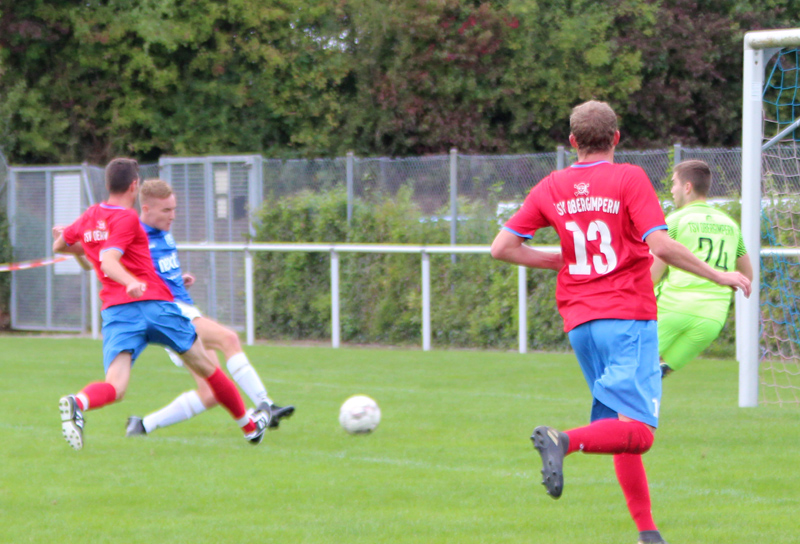 Luca Romig erzielt das 1:0 für den SVR