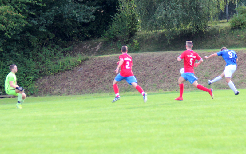 Roth vergibt eine gute Konterchance