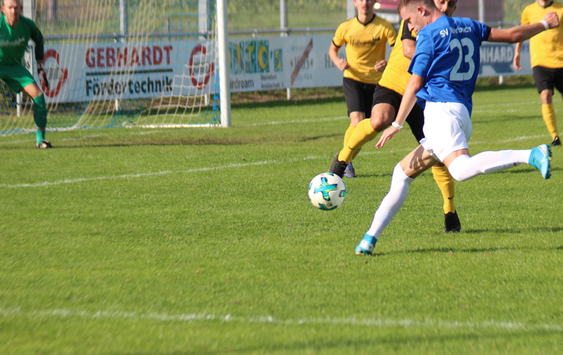 Bauer beim Torschuss