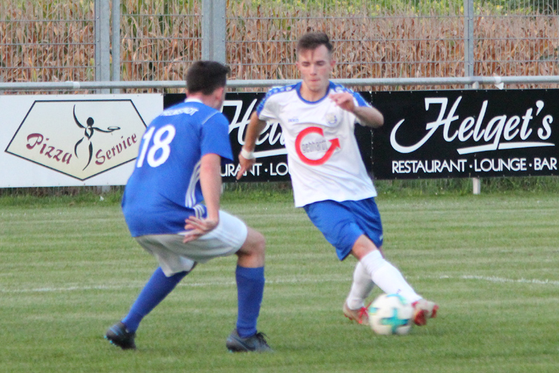 Niklas Wittmer (re.) im Duell mit Jonas Nuß