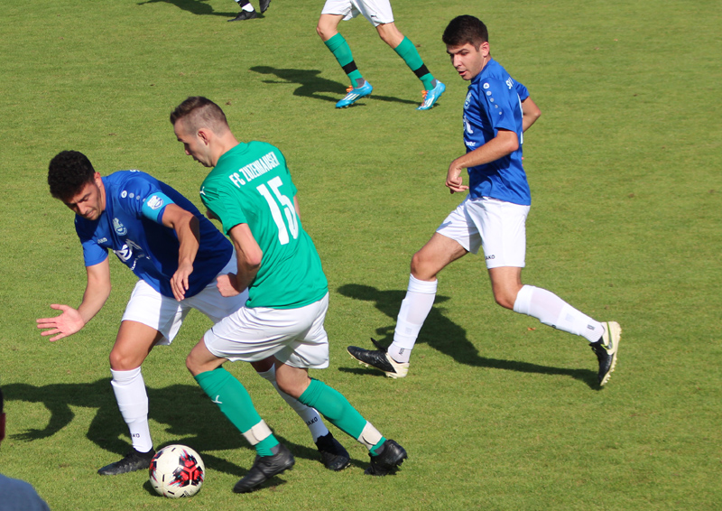 Francesca (li.) gegen Bender