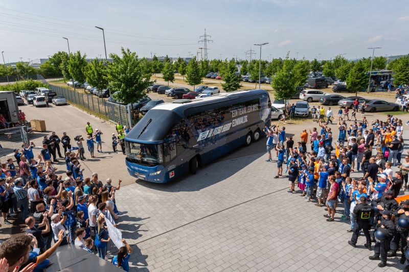 Mannschaftsbus bekommt neues Kennzeichen