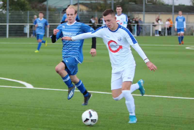 Dennis Bauer vergibt die erste Chance für den SV Rohrbach/S. in Hälfte 1