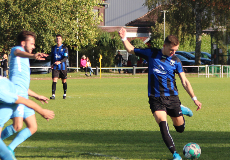 Bauer beim Torschuss