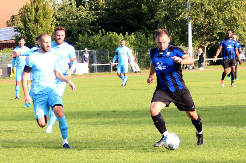 Roth auf dem Weg zum Tor