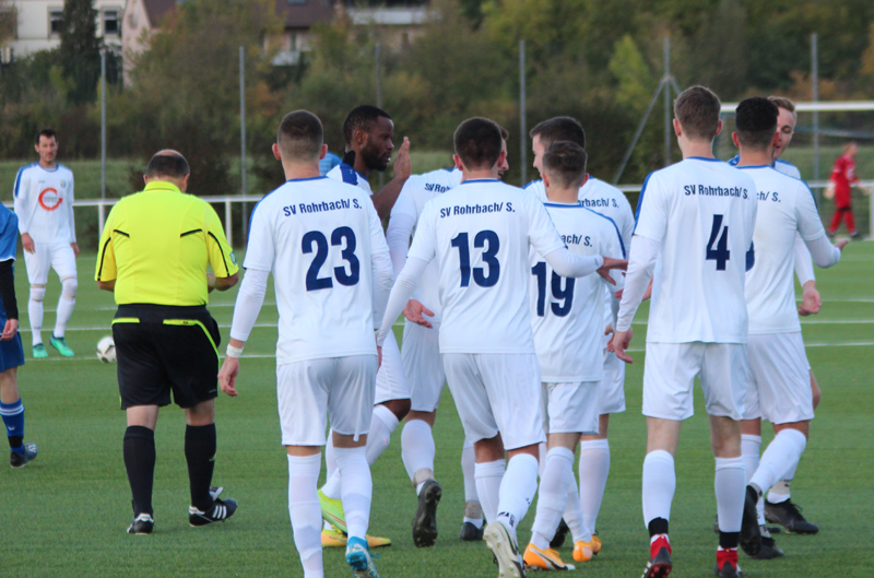 Freude beim SVR über den siebten Sieg im achten Spiel