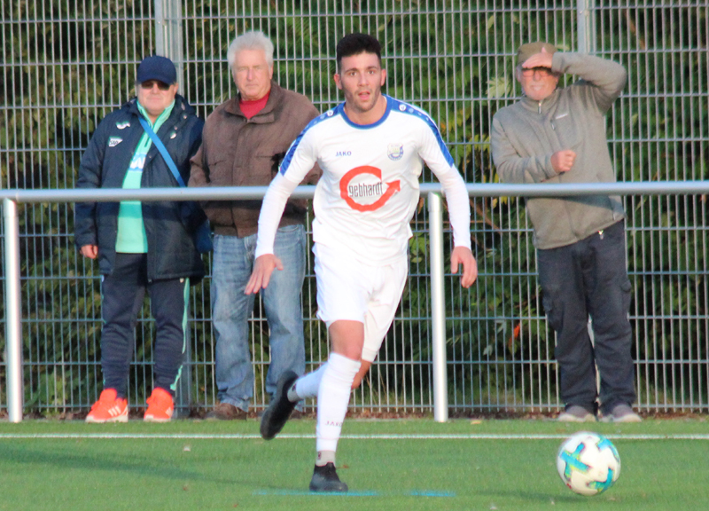 Matteo Francesca treibt den Ball nach vorn