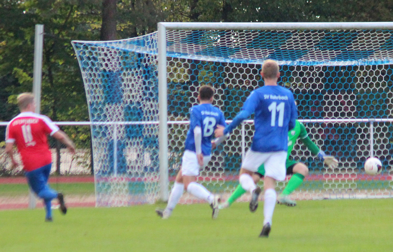 Streib (li.) vergibt aus spitzem Winkel