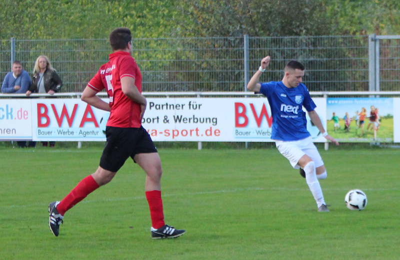 Dennis Bauer als Vorbereiter zum 3:0 durch Francesca