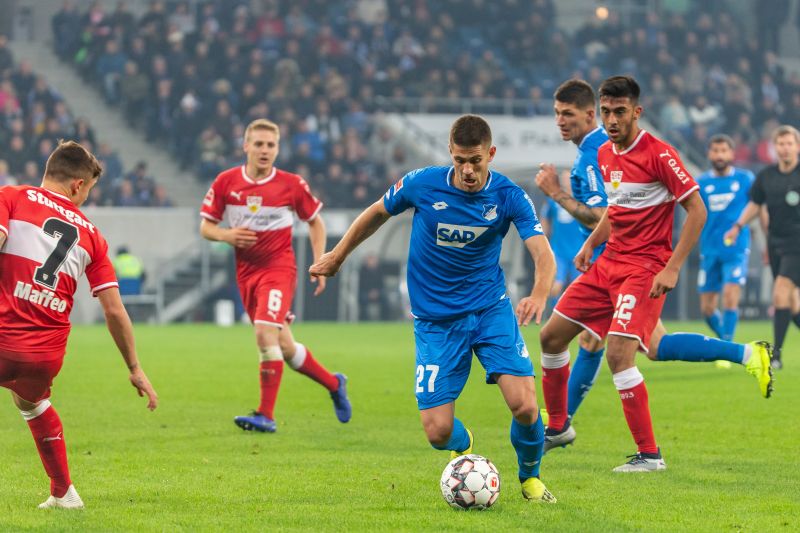 Andrej Kramaric (am Ball) wird nach überstandener Coronaerkrankung gegen Stuttgart erstmals wieder auflaufen können