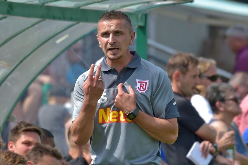 Regensburgs Trainer Mersad Selimbegovic