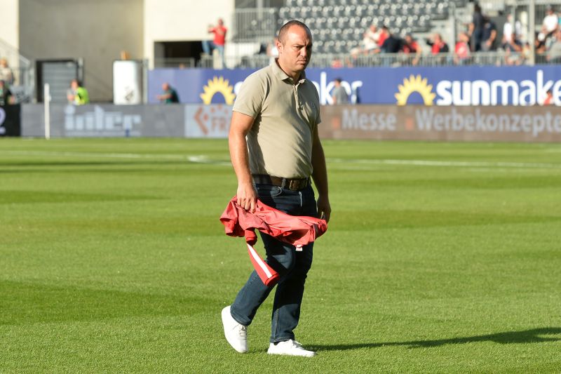 Deutliche Worte fand der Sportliche Leiter Mikayil Kabaca nach der schwachen Vorstellung seiner Mannschaft in der zweiten Halbzeit in Regensburg