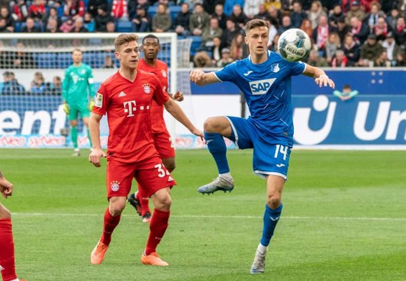 Zweikampf Baumgartner (re.) gegen Kimmich