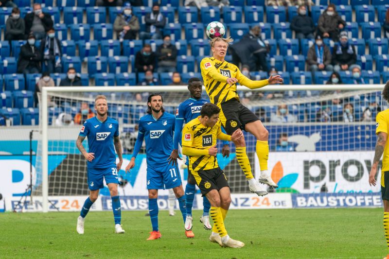 BVB-Torjäger Erling Haaland steigt beim Kopfballduell am höchsten. Auf ihn muss die TSG-Hintermannschaft ganz besonders achten.
