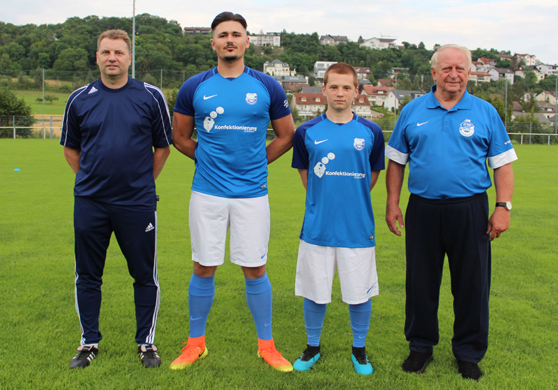 Von links: Trainer Heiko Frank (li.) mit den beiden Neuzugängen Dejan Stevic und Max Troscenko sowie Spielausschußvorsitzender Jürgen Kistler