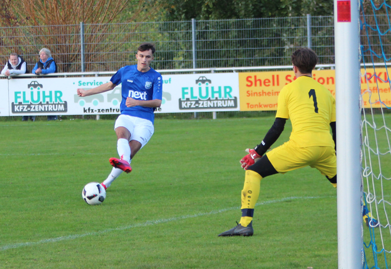 Rohrbachs Youngster Jonas Langenbach beim Torschuss