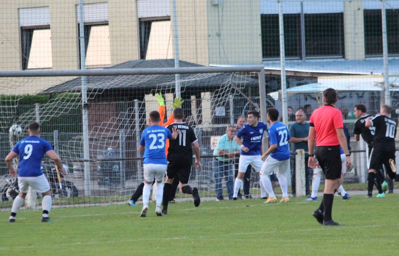 Karolus köpft zum 3:1