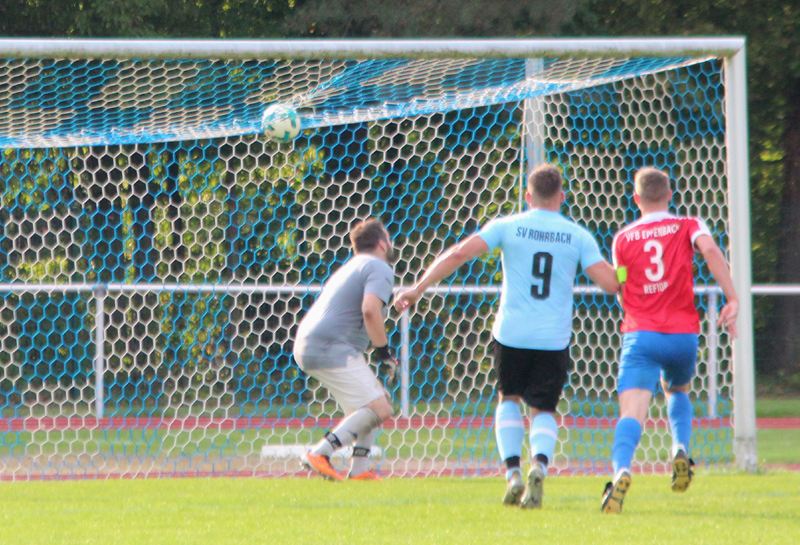 Vogt erzielt per Freistoß die 2:1-Führung für Epfenbach