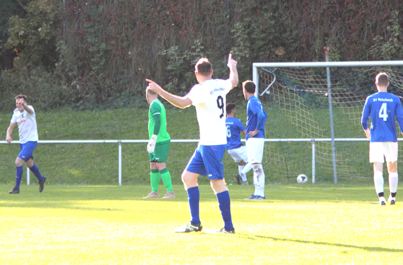 Torjubel bei Mühlbach zum 2:1
