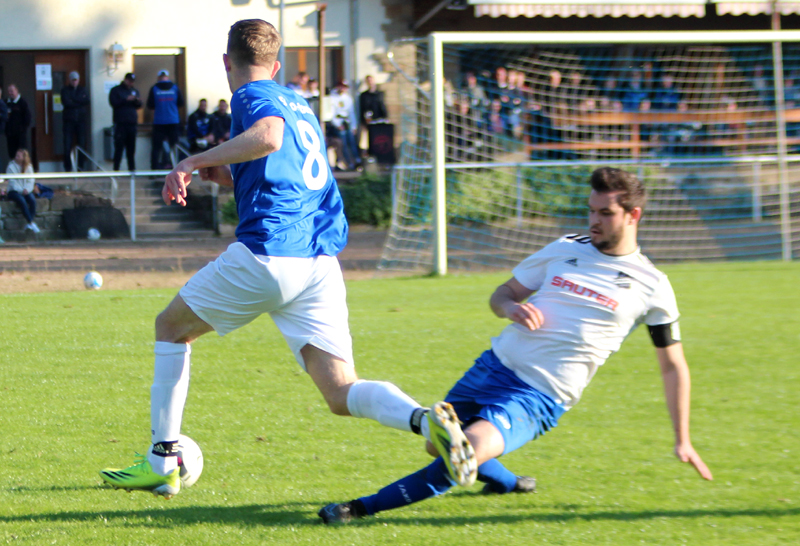 Christian Vogt (li.) im Angriff