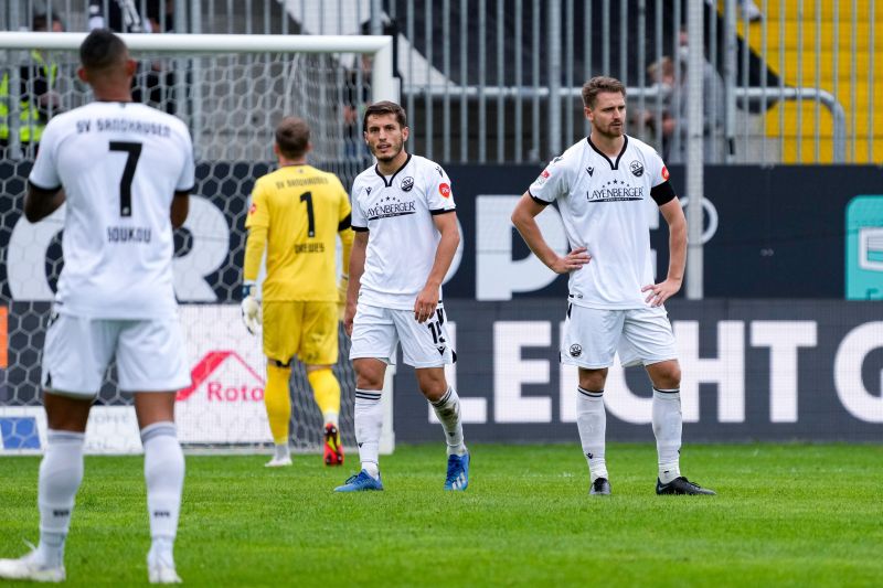 Enttäuschte Gesichter wie bei der letzten Heimniederlage gegen Darmstadt 98 soll es gegen Bremen nicht mehr geben. Von links: Cebio Soukou, Patrick Drewes, Bashkim Ajdini und Immanuel Höhn.