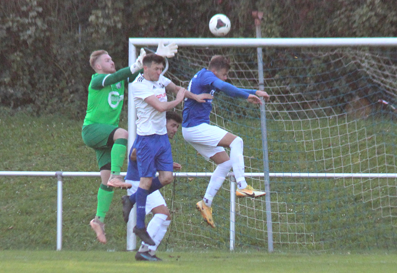 SVR-Keeper Romig klärt per Faustabwehr