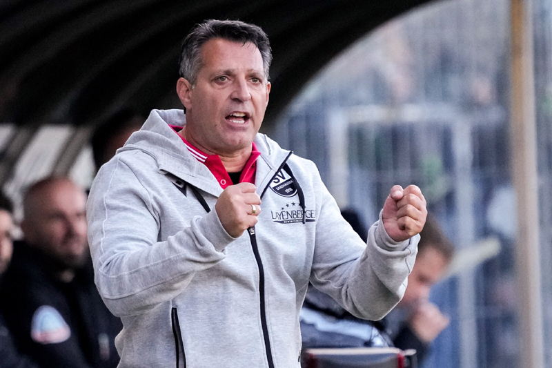 SVS-Coach Schwartz bekam zum Jahresabschluss von seiner Mannschaft den erhofften dreckigen Sieg