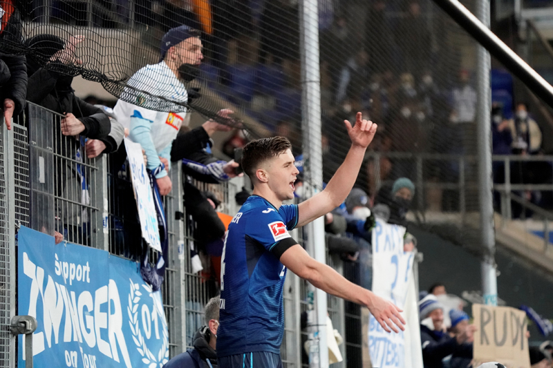 Baumgartner feiert vor der Fankurve