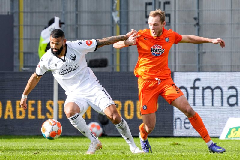 Sandhausens Cebio Soukou (li.) steht nach seiner Gelbsperre wieder zur Verfügung