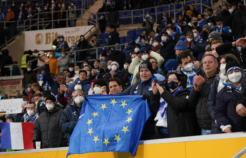 Hoffe-Fans in Feierlaune