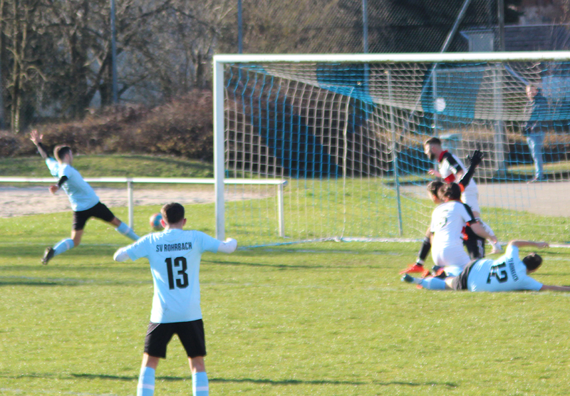 Authenrieth verpasst den 4:4-Ausgleich um Zentimeter