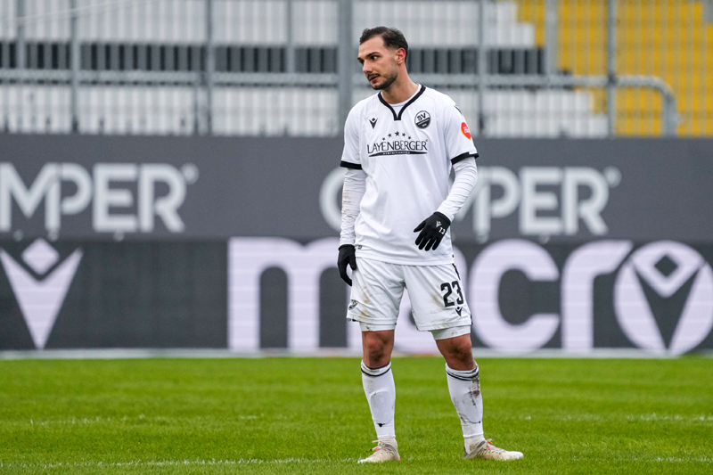Kutucu hatte in der Nachspielzeit den Sandhäuser Siegtreffer auf dem Fuß, doch Torhüter Müller parierte reaktionsschnell