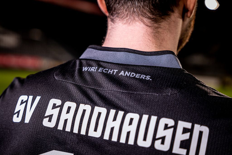 Rückansicht mit dem Vereinsnamen