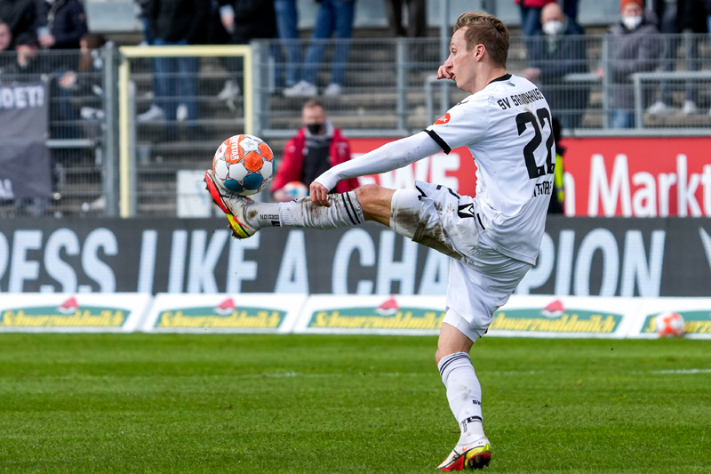 Sandhausens Ritzmaier mit eleganter Ballannahme