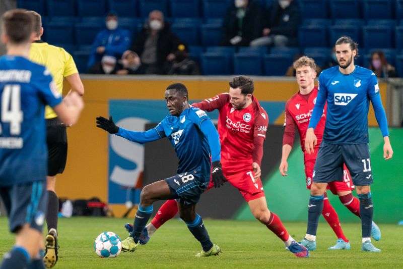 Diadie Samassekou (am Ball) ist im Hoffenheimer Mittelfeld gesetzt