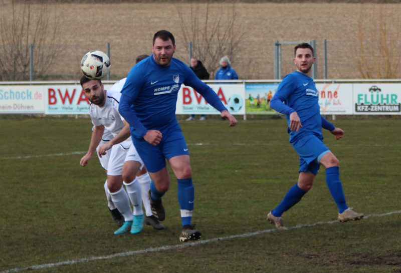 Rohrbachs Adem Ayvatas (li.) kommt einen Schritt zu spät