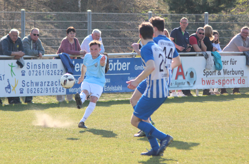 Niclas Wittmer beim Flanken