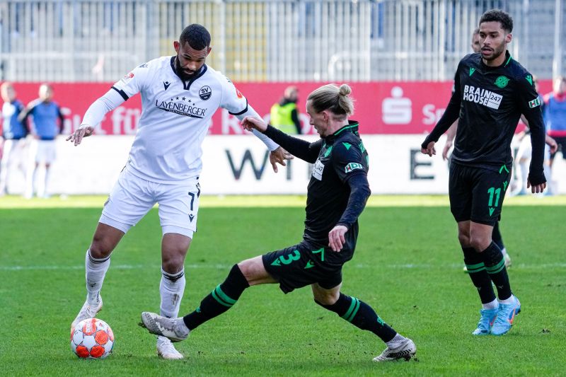 Sandhausens Soukou (li.) zählt seit Wochen zu den herausragenden Akteuren bei den Kurpfälzern