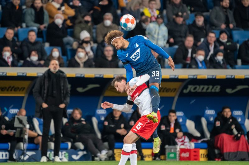 Kopfballsieger im Nachbarschaftsduell mit dem VfB Stuttgart