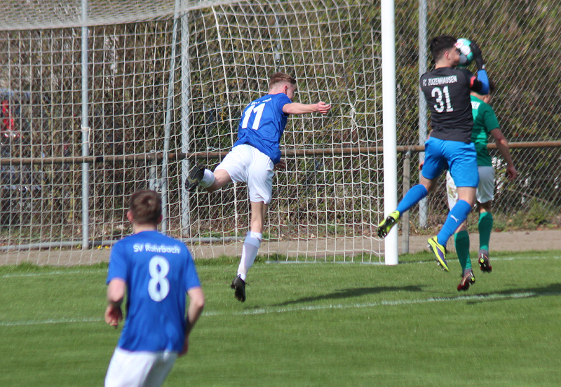 FC-Keeper Kissel fängt eine Flanke