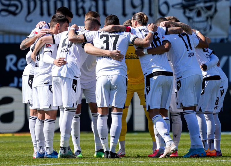 Gemeinsam für den Klassenerhalt - der SVS hat es am Sonntag selbst in der Hand, eine Vorentscheidung herbeizuführen