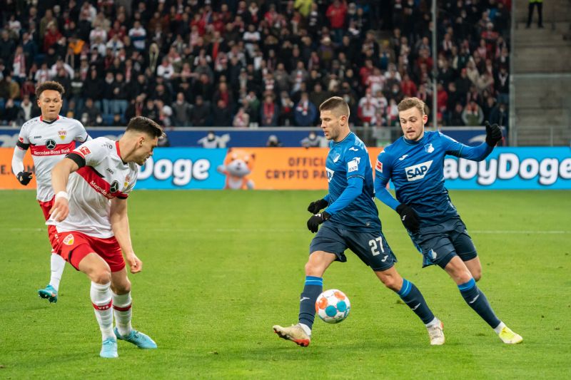 Können die beiden TSG-Stürmer Andrej Kramaric (Mitte) und Jacob Bruun-Larsen ihre Torflaute am Sonntag gegen Fürth beenden?