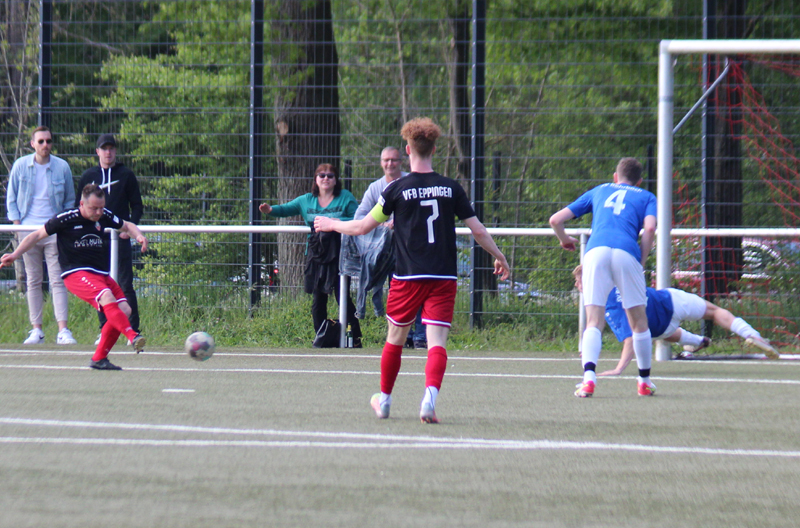 Beierle (li,) trifft zum 2:0