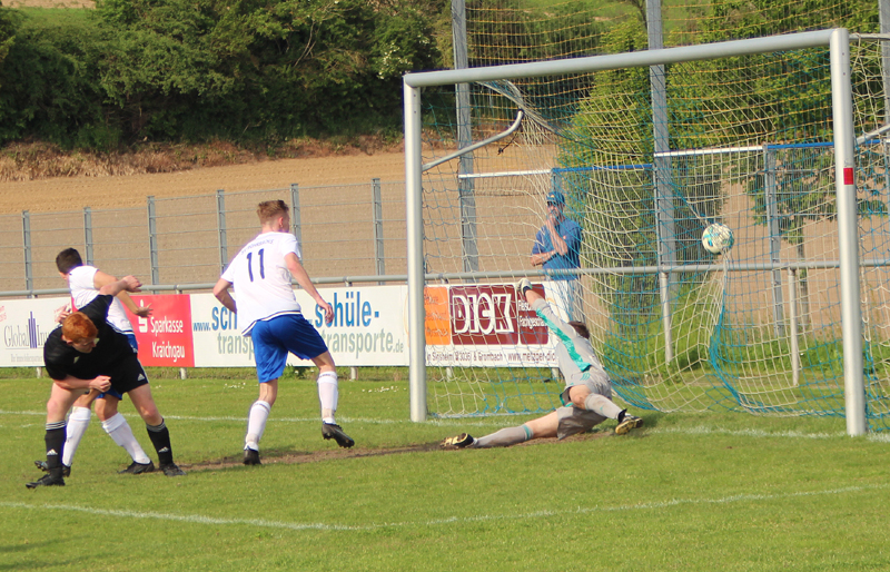 Authenrieth köpft zum 2:3