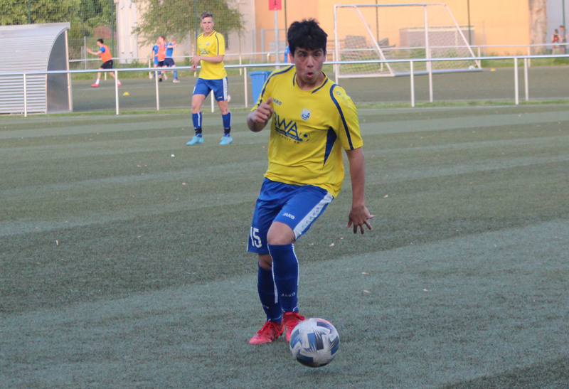 Özgür Ince am Ball