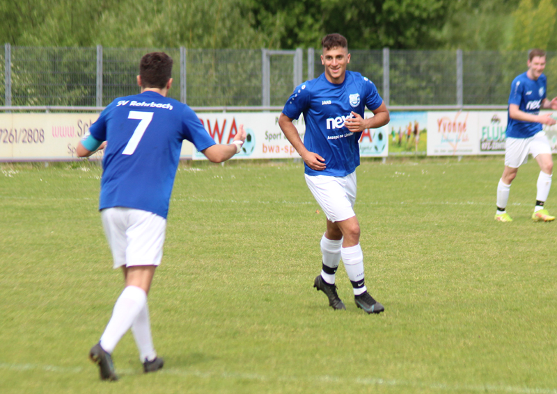 Aras (re.) mit seinem ersten Treffer im Seniorenteam