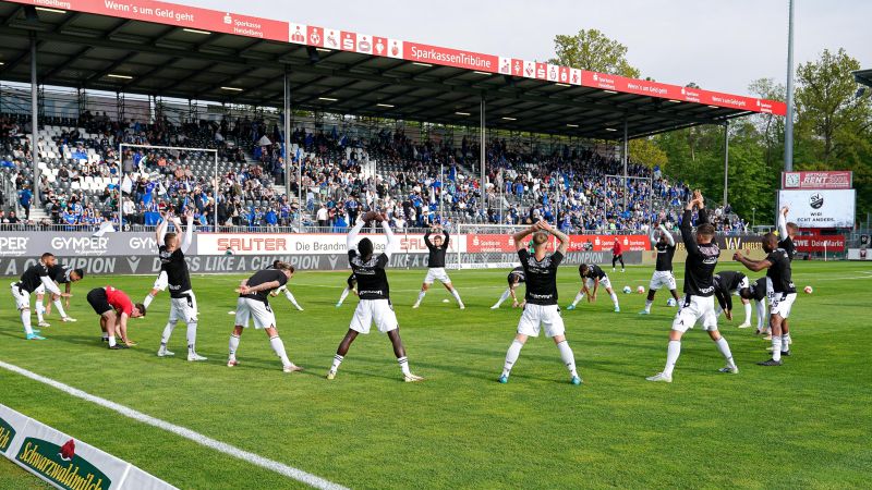 Aufwärmprogramm am Hardtwald - nach dem Abpfiff soll ausgelassen gefeiert werden